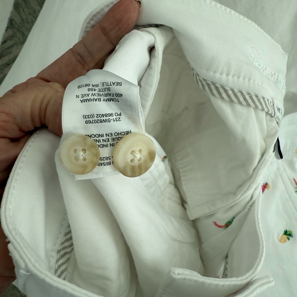 Tommy Bahama Boracay® Tropical Toss Embroidered 5-Inch Shorts.  Size 6 - Picture 8 of 9